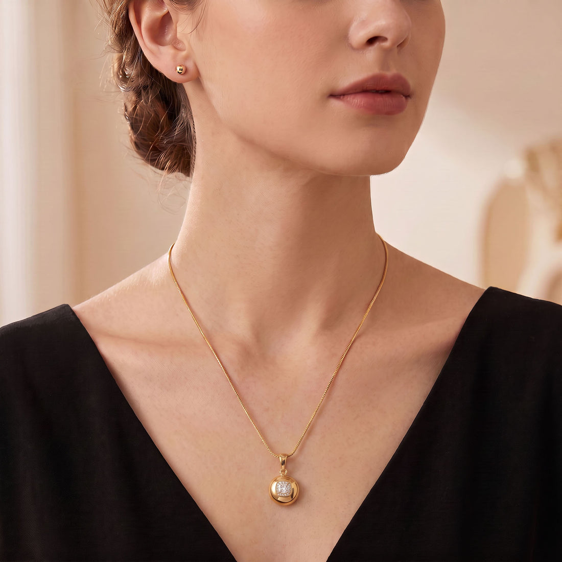 50 cm snake chain with a pendant and stud earrings