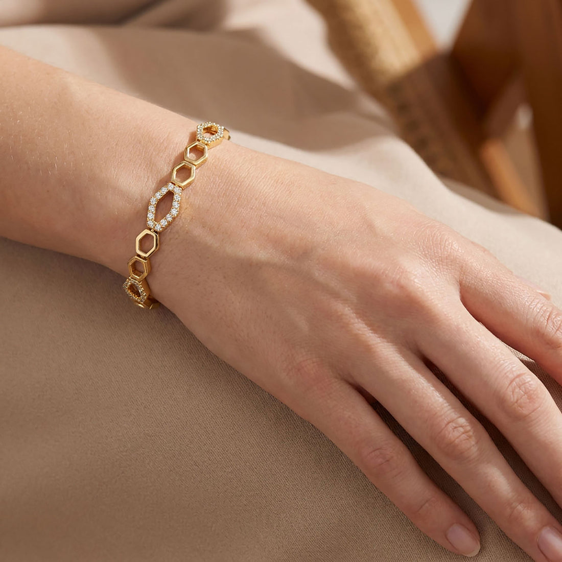 Geometric bracelet with white cubic zirconia