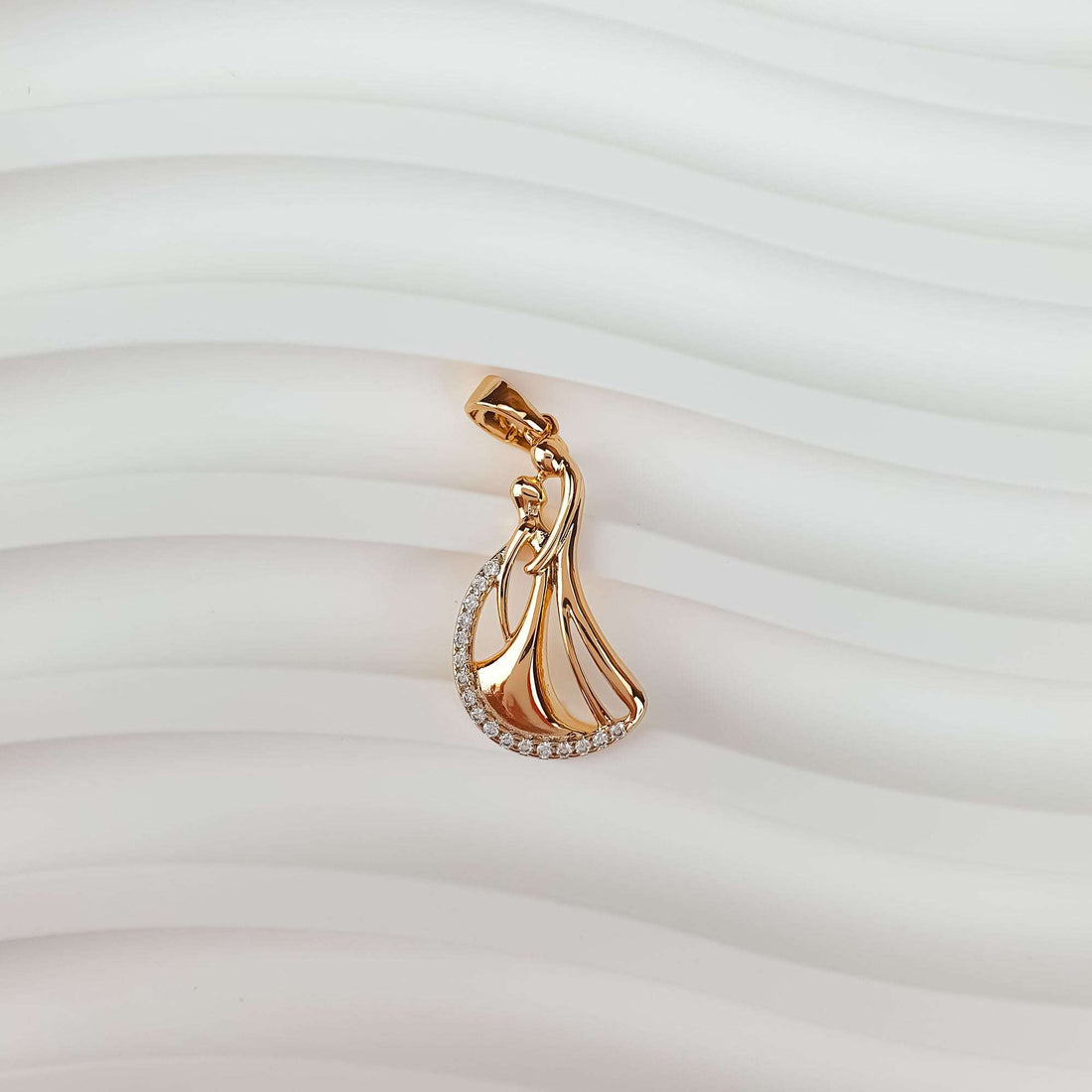 Side view of the couple pendant, gold-plated body and sparkling zirconia edge