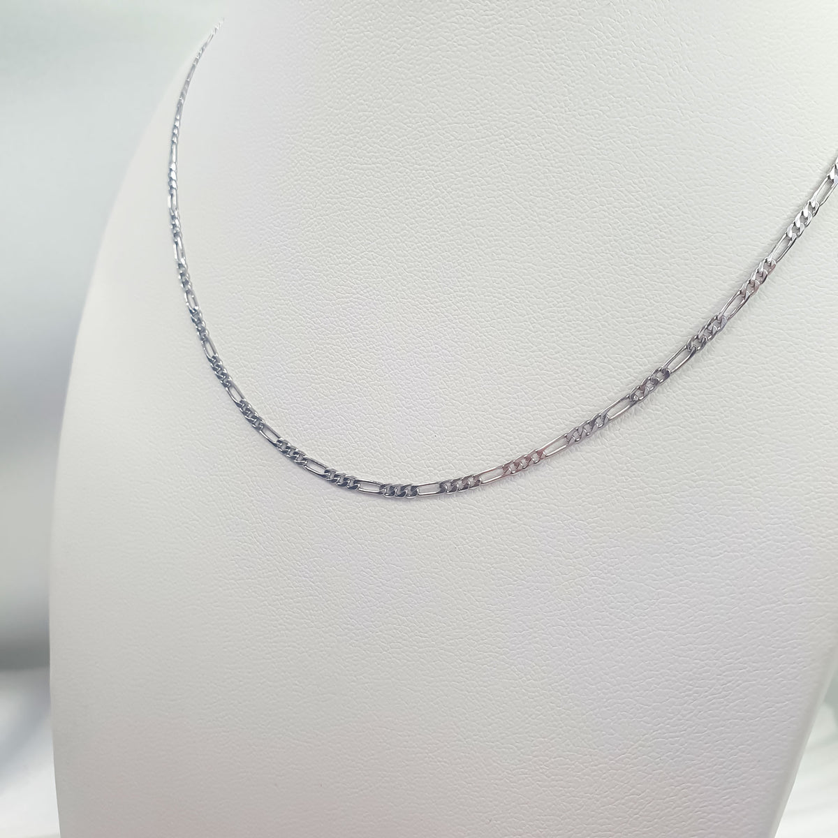 Slim 2 mm Figaro chain on a white mannequin neck