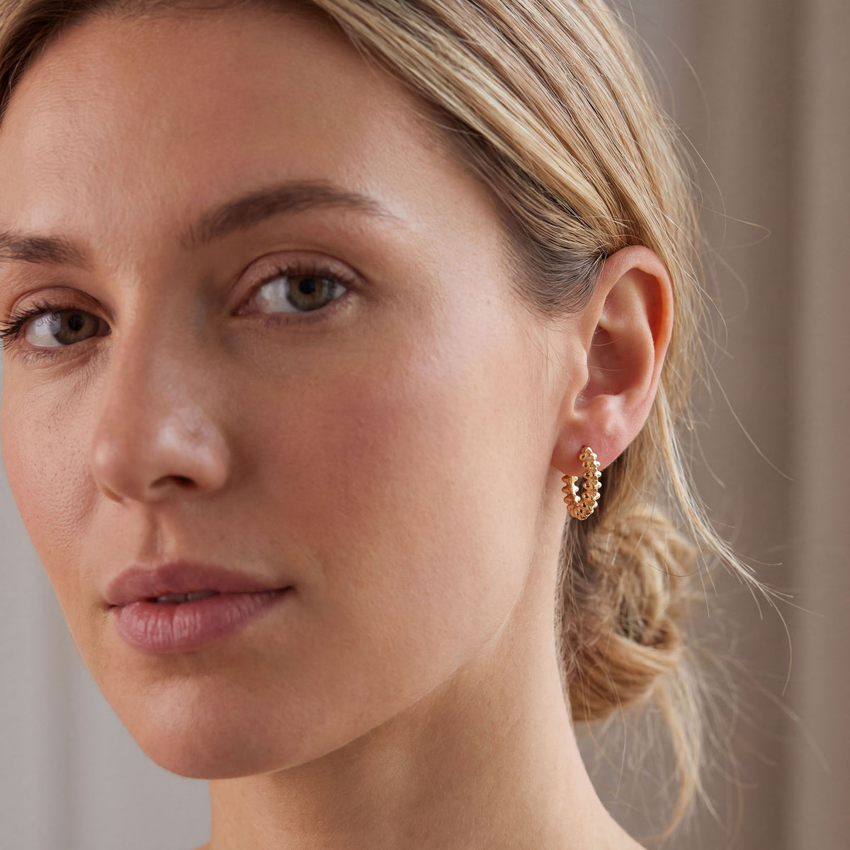 Gold | Textured hinged hoop earrings in gold tone