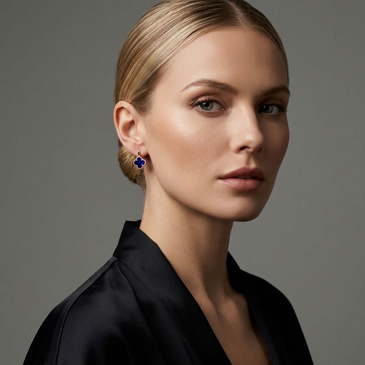 Clover earrings with dark blue enamel and a gold-tone border
