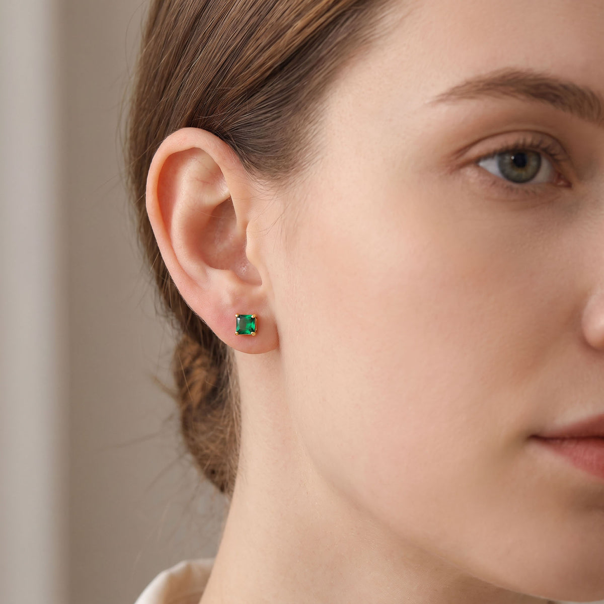 Green | Small everyday stud earrings with a green stone