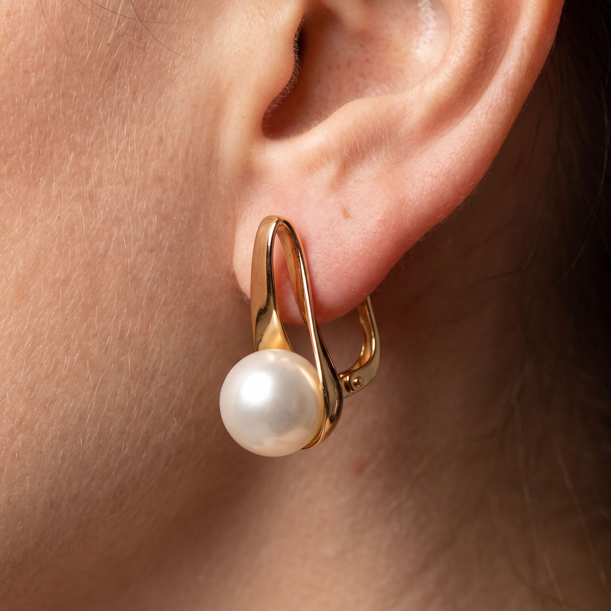 27 mm women's earrings with a white pearl