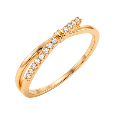 Crossover knot ring with cubic zirconia
