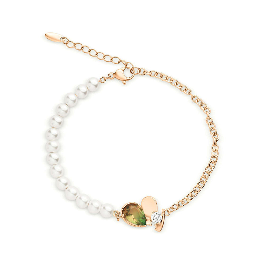 Pearl and chain bracelet with a heart